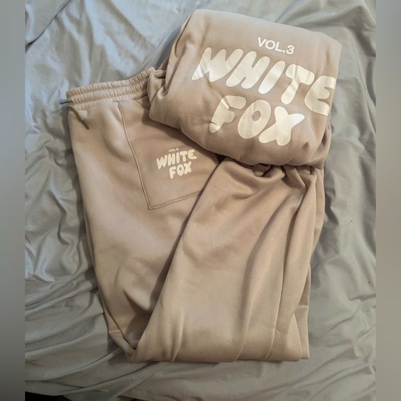 Tops - White Fox Offstage Set